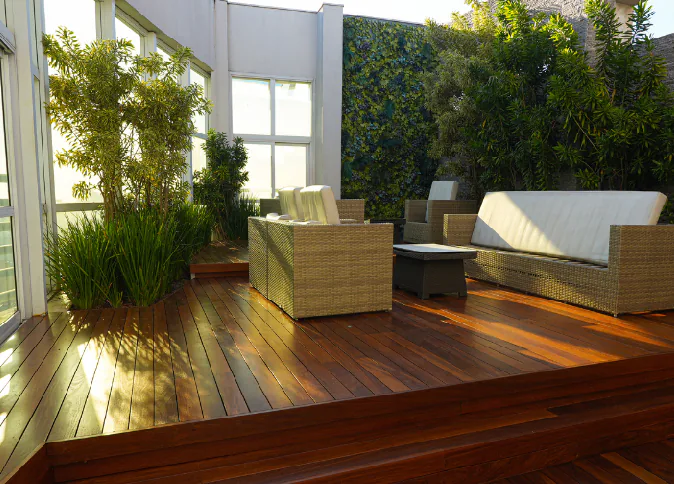 Deck de madeira sob medida executado pela Santarém em Porto Alegre